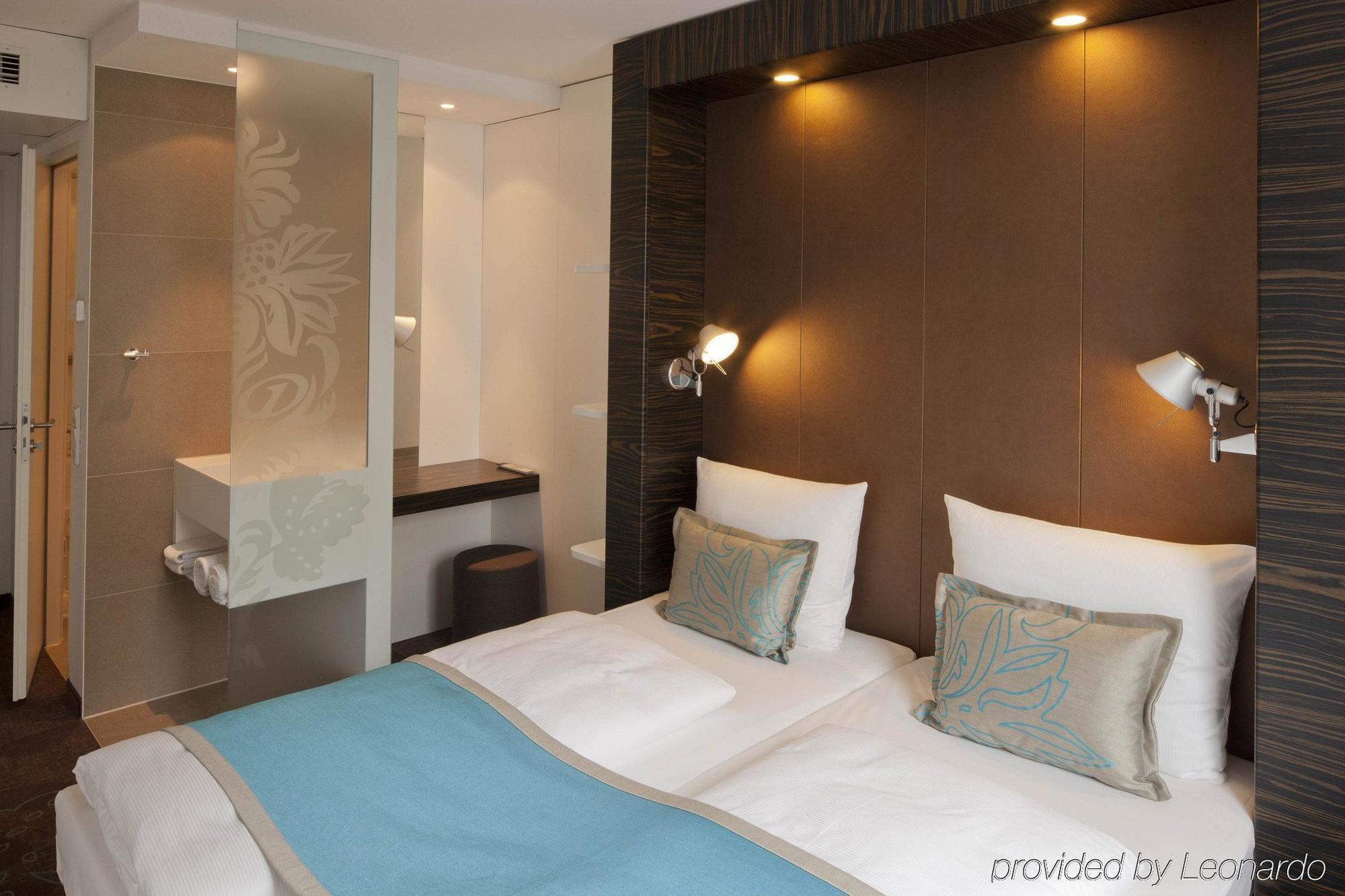 Motel One Nuernberg-Plaerrer Экстерьер фото