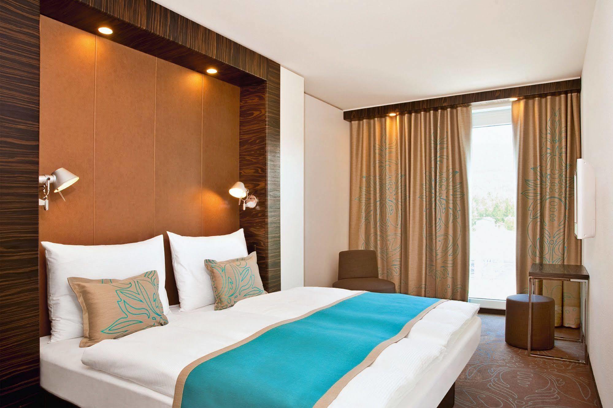 Motel One Nuernberg-Plaerrer Экстерьер фото