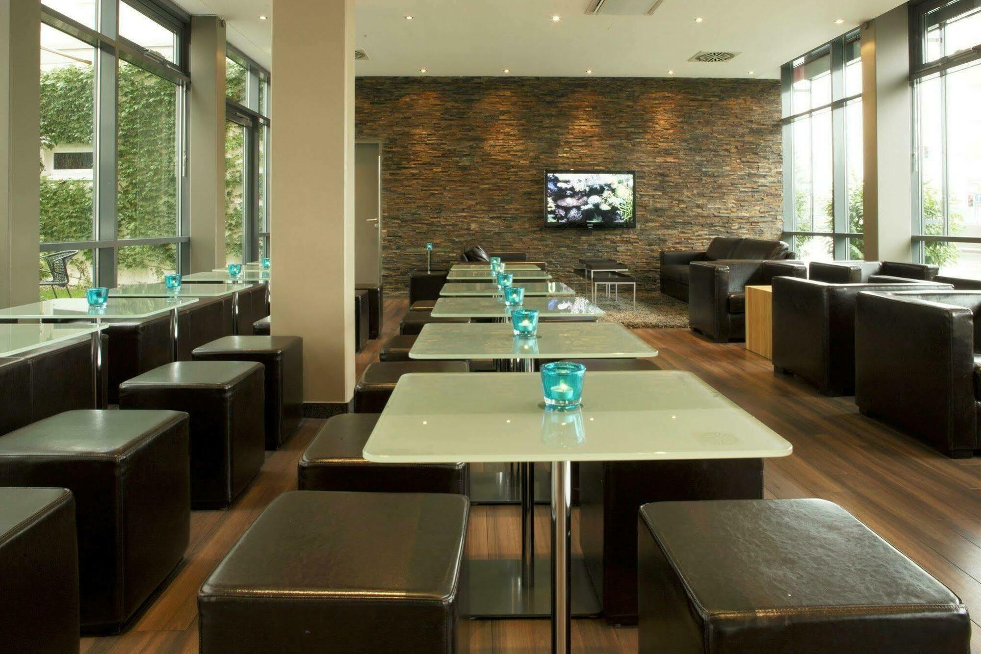 Motel One Nuernberg-Plaerrer Экстерьер фото