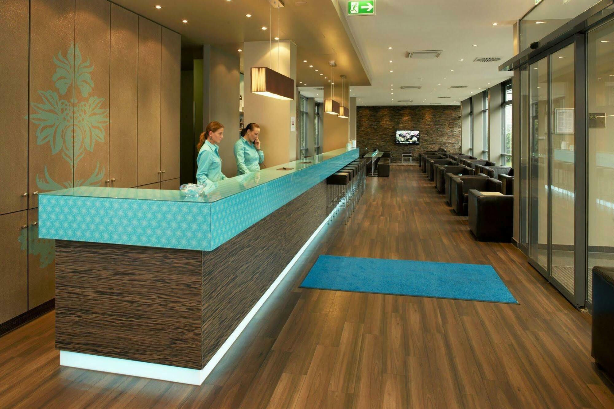 Motel One Nuernberg-Plaerrer Экстерьер фото